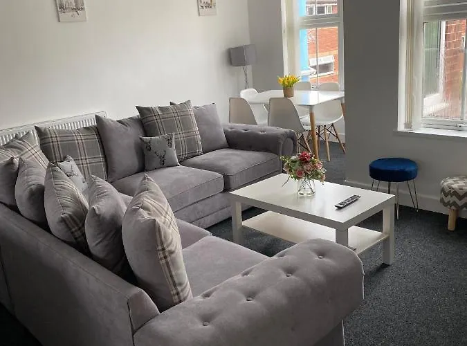 8 Bed 9 Bath Ensuite House With Hot Tub And Free Parking Sheffield