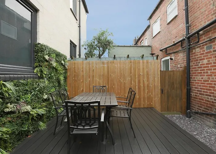 Hidden Gem-Open To Book-Super Location Villa Sheffield